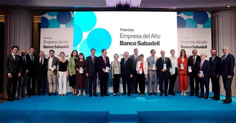 Sergi Guillot, director general de Prensa Ibérica; Ferran Boiza, director de ‘El Periódico de España’; Eduardo Currás, director general adjunto del Banco Sabadell; Cristóbal Paredes, director general de Banca Corporativa del Banco Sabadell; Luis Bardají, CEO y Co-founder de Trucksters; Ainhoa Moll, directora editorial de Prensa Ibérica y adjunta a la Presidencia; Paula Zapata, directora de Asuntos Públicos y Relaciones Institucionales de Naturgy; Amparo Brea, directora de Innovación, Sostenibilidad y Experiencia de Cliente de Aena; Carlos Ventura, director general y director de Banca de Empresas y Red de Banco Sabadell; Antonio Huertas, presidente de Mapfre; Arantza Sarasola, vicepresidenta de Prensa Ibérica; Javier Moll, presidente de Prensa Ibérica; Charles de Bonnecorse, director general de Ubico Corporate Mobility; Mónica Martínez Walter, presidenta de GMV; Juan Abarca, presidente de HM Hospitales; Alejandro Oroño, consejero delegado de Ilunion; Mar Perrote, directora de Seguridad, Medioambiente y Calidad de Cepsa; María Martínez, directora de Comunicación de Ecoballution; José Luis González-Besada, director de Comunicación, Sostenibilidad y Relaciones Institucionales de El Corte Inglés; José García-Carrión, presidente de García Carrión; Aitor Moll, consejero delegado de Prensa Ibérica, y Miguel Garrido, vicepresidente de la CEOE y presidente CEIM / José Luis Roca