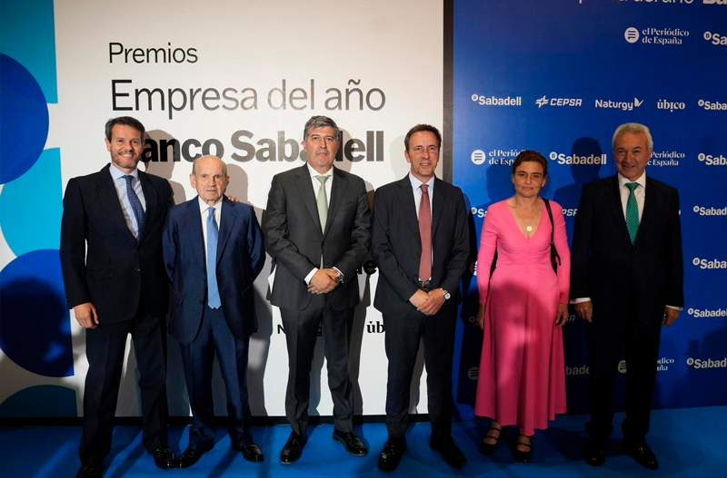 Eduardo Currás, director general adjunto del Banco Sabadell; Francisco Vallejo, presidente del Consejo Consultivo de Sabadell Urquijo; José Manuel Candela, director territorial Centro del Banco Sabadell; Carlos Ventura, director general y director de Banca de Empresas y Red de Banco Sabadell, Paloma Fra, managing director de Eurofinance Ingenuity, y José Luis Suárez, director general del IESE Business School Madrid / José Luis Roca