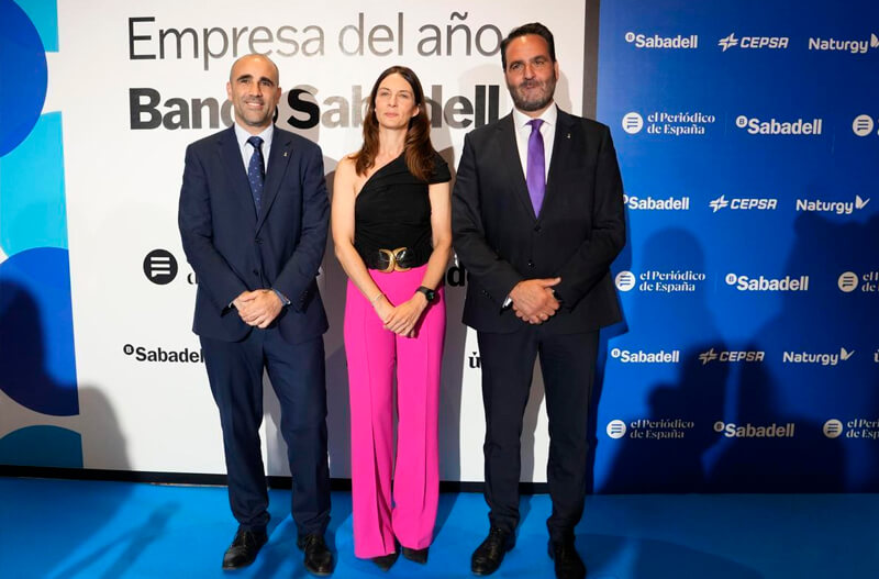 Óscar Da Pena Gallego, director corporativo de Relaciones Externas y Marca de Ilunion; Esther Morell, directora de Marketing y Comunicación de Ilunion, y Iñigo Alli Martínez, director Comercial de Ilunion / José Luis Roca