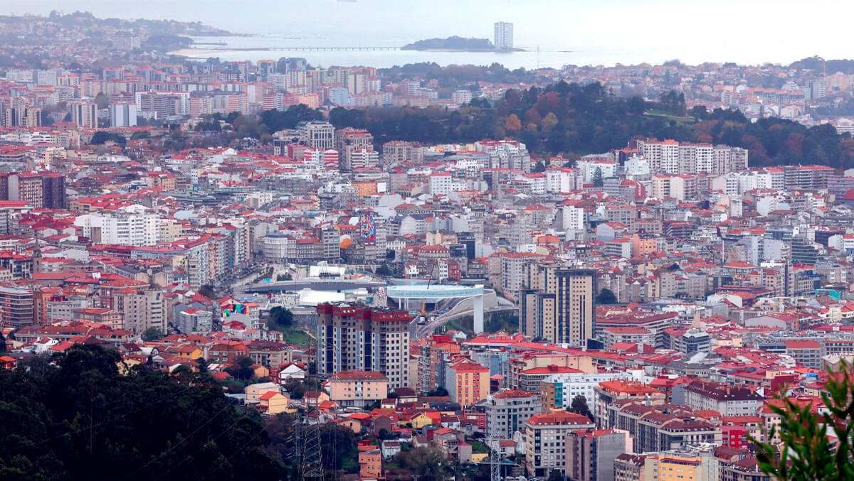 Vista panorámica de Vigo con el Halo en primer término / Marta G. Brea