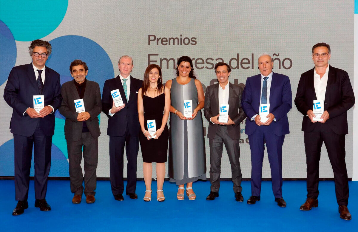 Los representantes de las 8 Empresas del Año premiadas